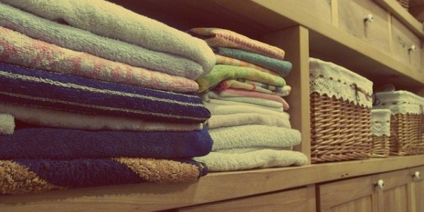 Cómo mantener las toallas secas dentro del baño. 